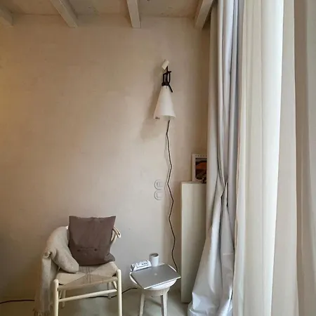 Apartment Minimalist Atelier Alcantara *