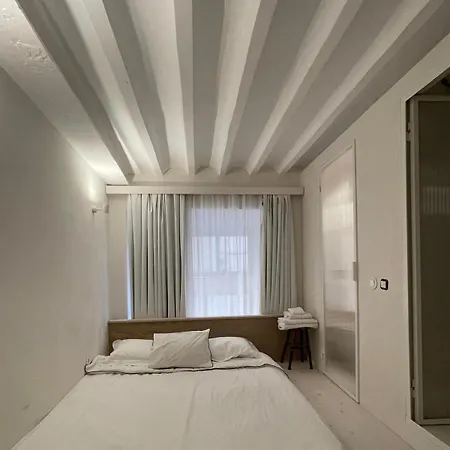 아파트 Minimalist Atelier Alcantara *